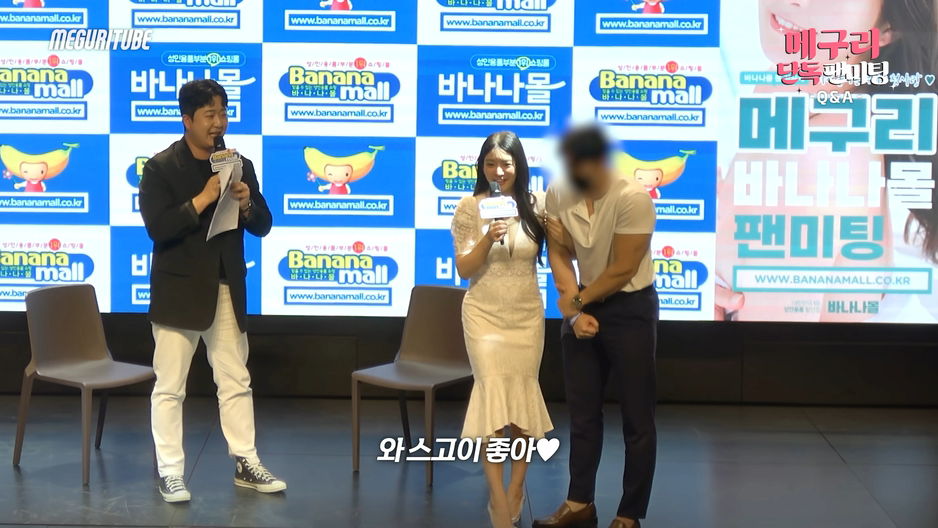 An AV actor who teases a wild kid during the fan meeting