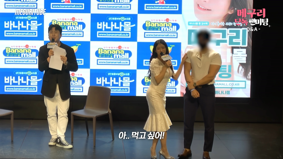 An AV actor who teases a wild kid during the fan meeting