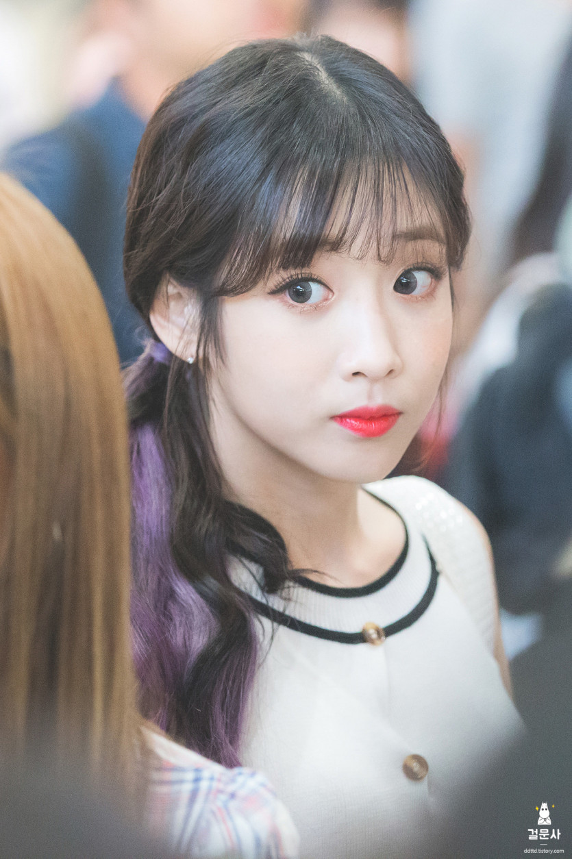 Lovelyz 25-year-old Ji-Ae at the airport