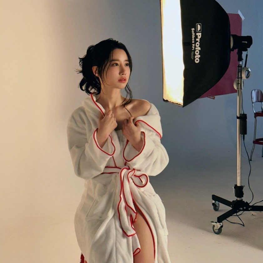 Cho Hyun wearing a shower gown