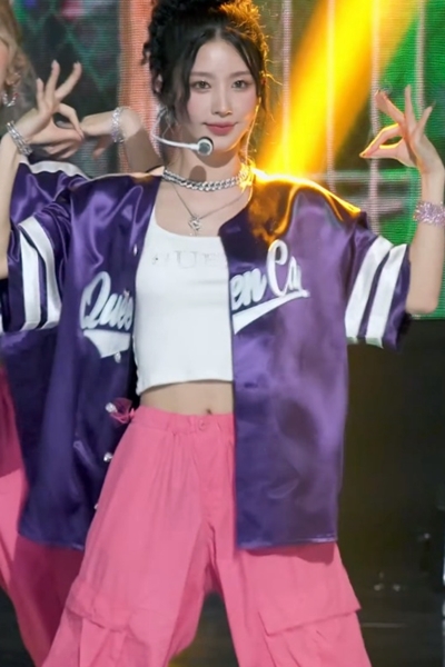 Soft-haired white sleeveless T-shirt. (G)I-DLE Miyeon