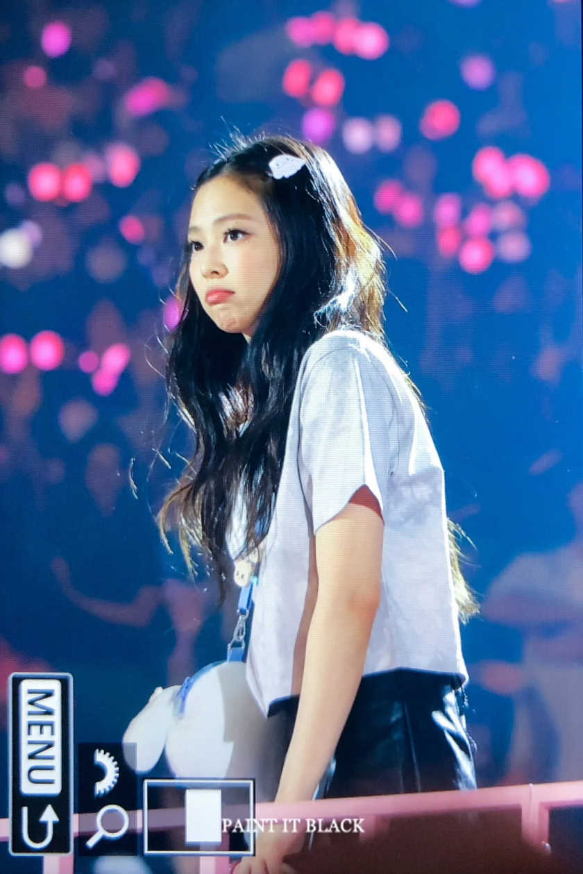 BLACKPINK's sexy Jennie who let her hair down at the concert in Japan