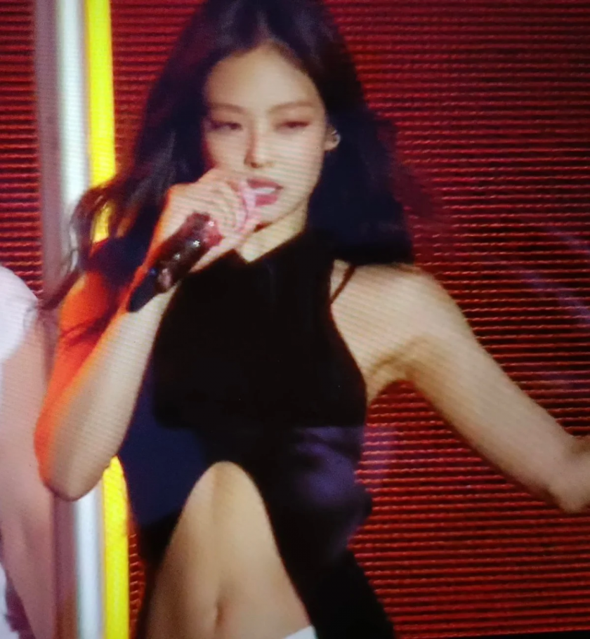 BLACKPINK's sexy Jennie who let her hair down at the concert in Japan