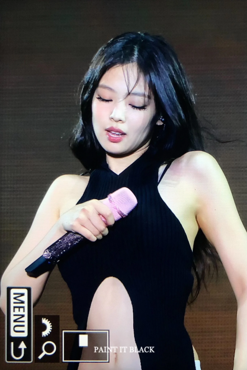 BLACKPINK's sexy Jennie who let her hair down at the concert in Japan