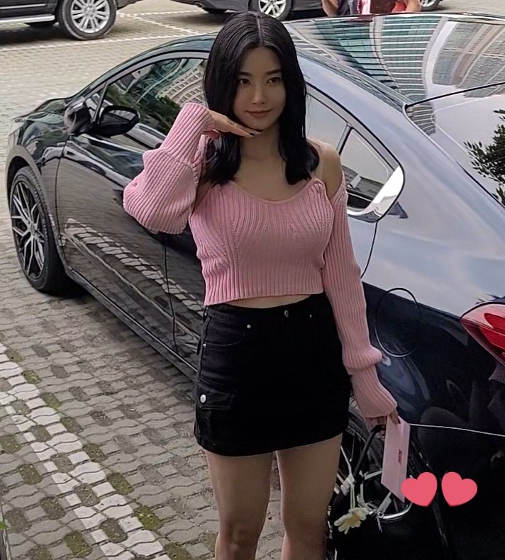 Kwon Eunbi, a special DJ with a wide chest, on her way to work