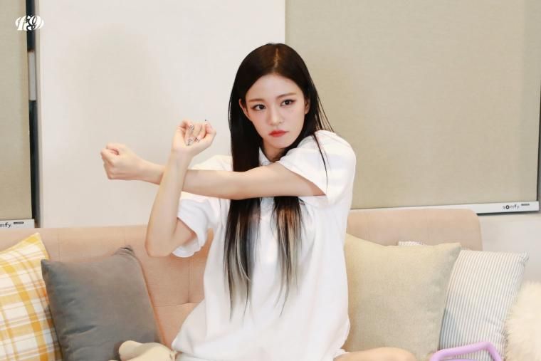 Fromis_9's Lee Chaeyoung