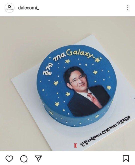 The cake that Samsung employees receive a lot these days