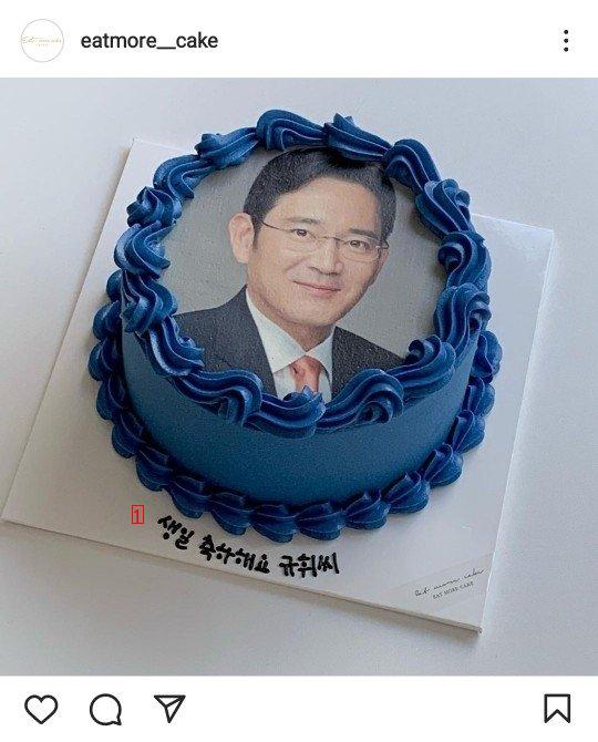 The cake that Samsung employees receive a lot these days