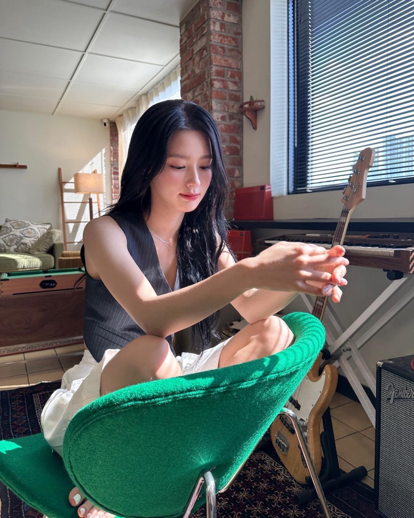 (G)I-DLE MIYEON Instagram_toes