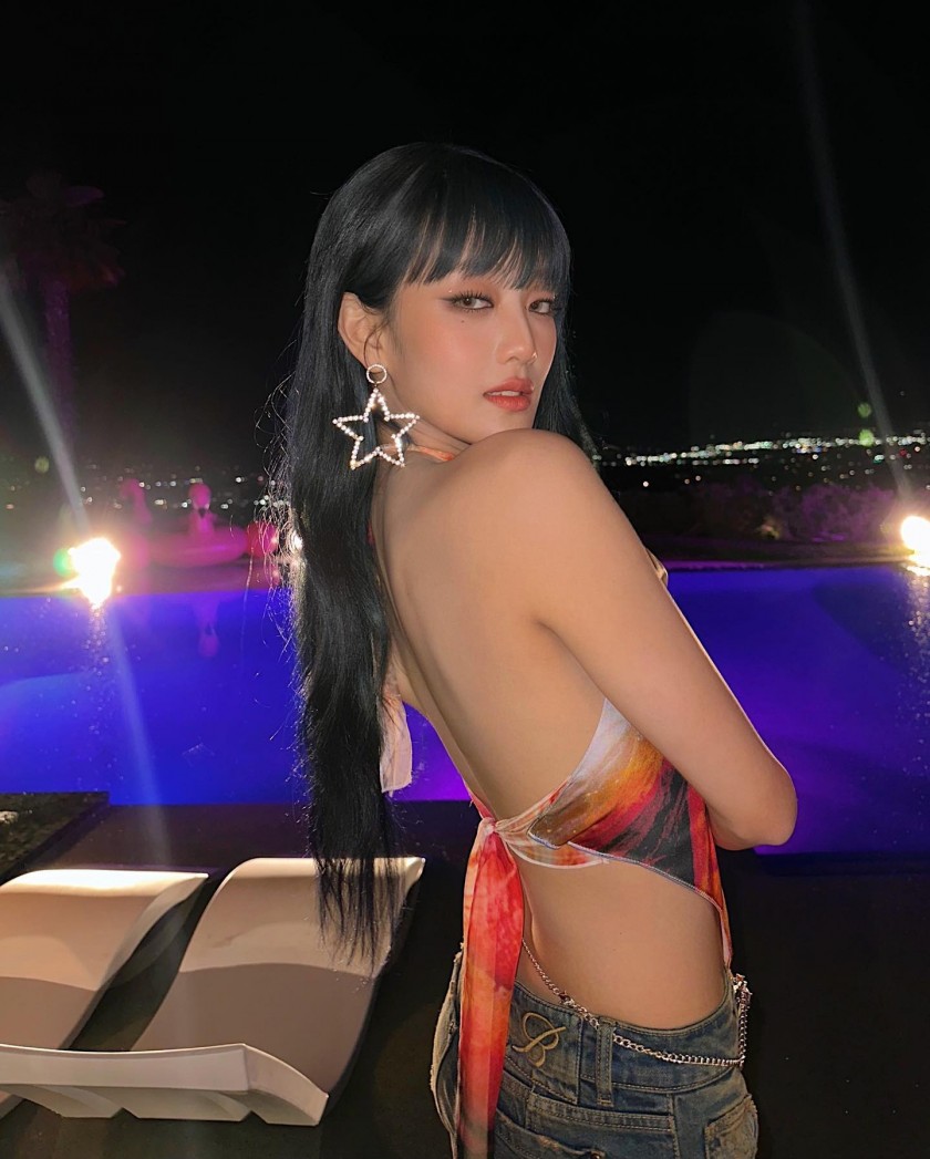 Minnie from (G)I-DLE on the diving board