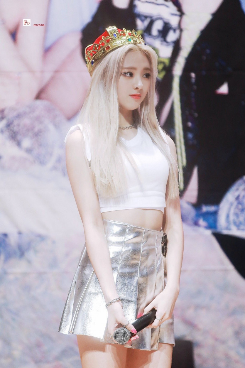 ITZY YUNA