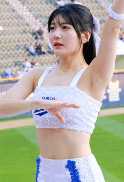 Crop Top Smooth Armpit Jung Yoo-mi Cheerleader