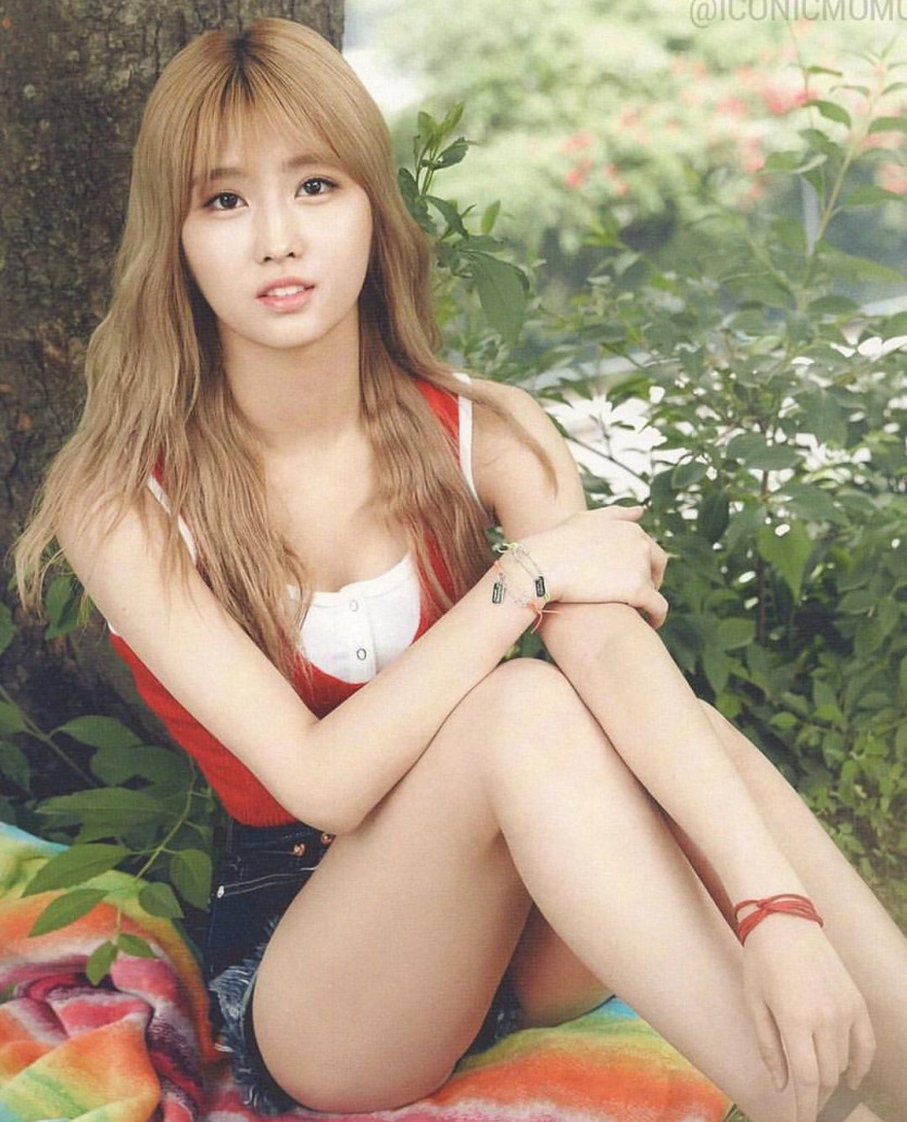 TWICE MOMO