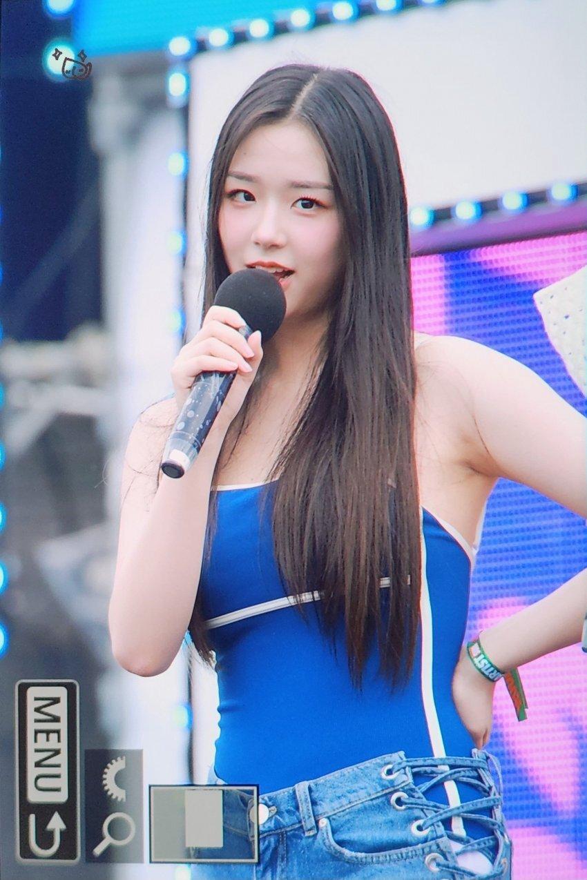 The outfits for Chaeyeon's Waterbomb are out