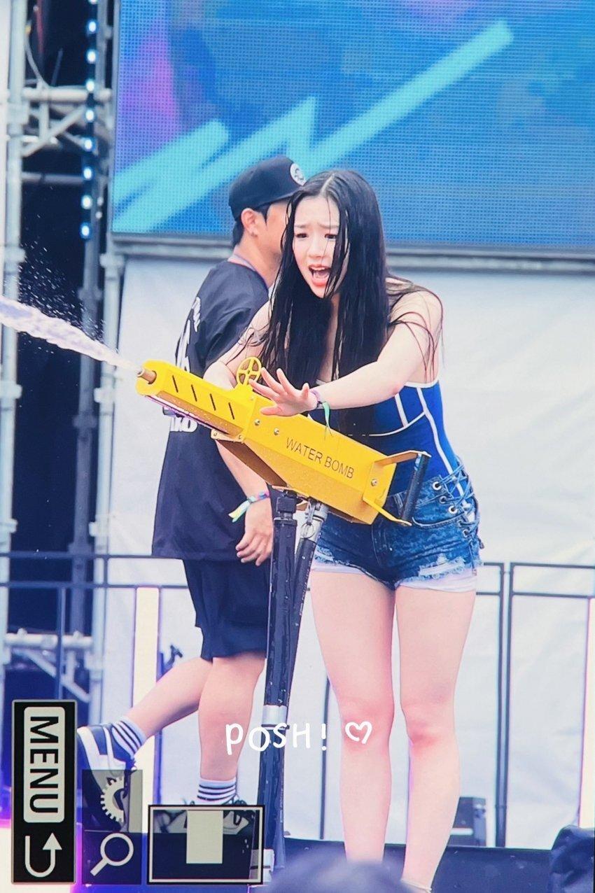 The outfits for Chaeyeon's Waterbomb are out