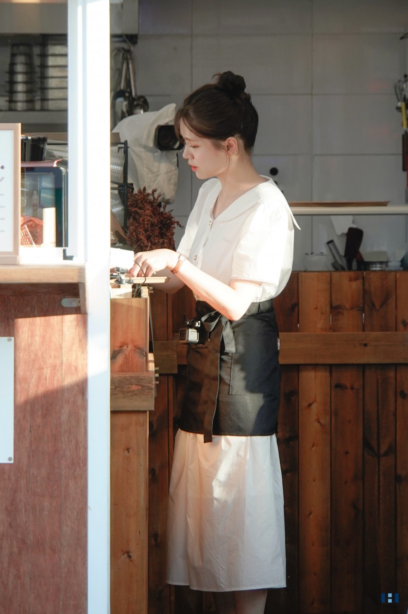 Actress Kim Jieun, fresh visual at a local restaurant