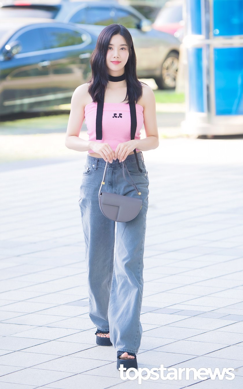 Kwon Eunbi. On her way to the pink tube top, Kwon Eunbi