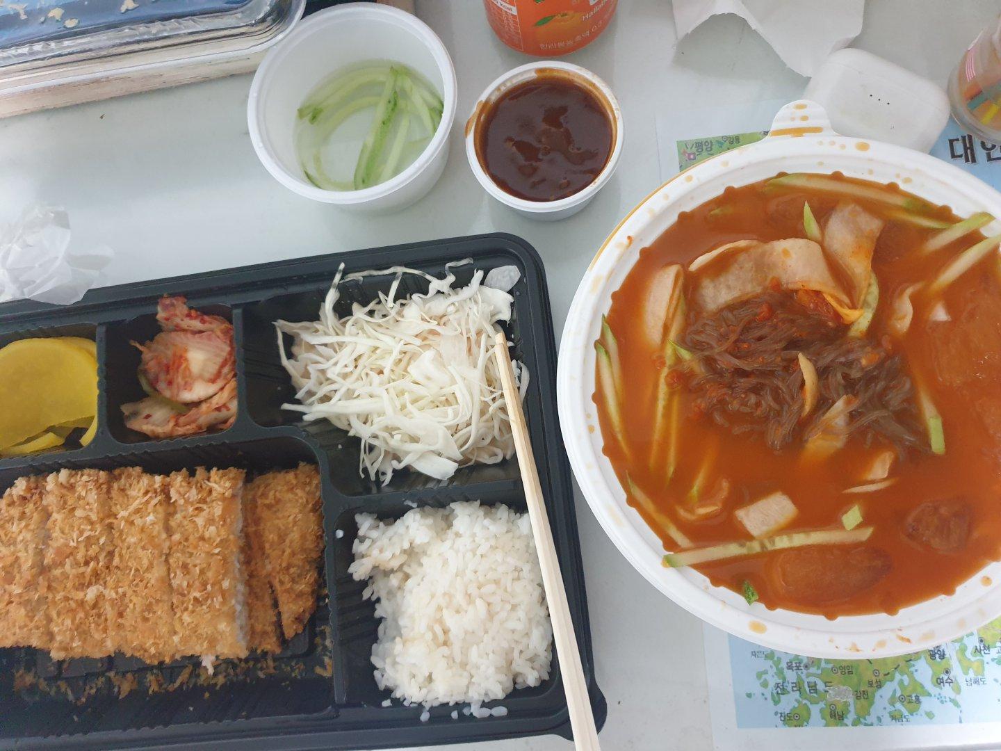 How about a 10,000 won combination of cold noodles and pork cutlet