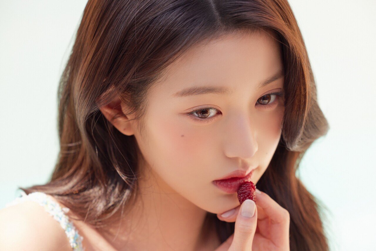 Jang Wonyoung's lens pictorial