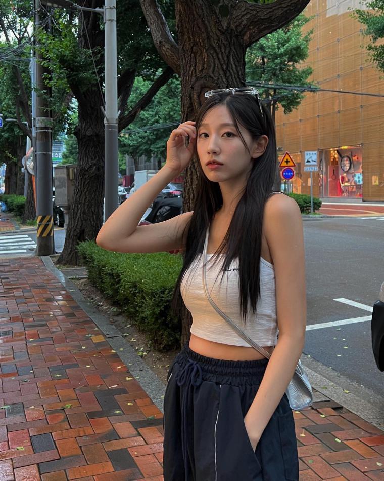 Cool white string sleeveless summer fashion elk Jeong Ye-in