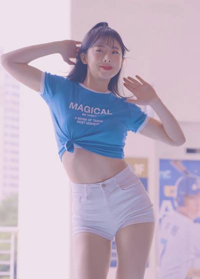 Tied up shirt, white shorts, Kim Nayeon, cheerleader