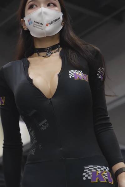 Racing model Yuri An full body suit front zipper chest bone