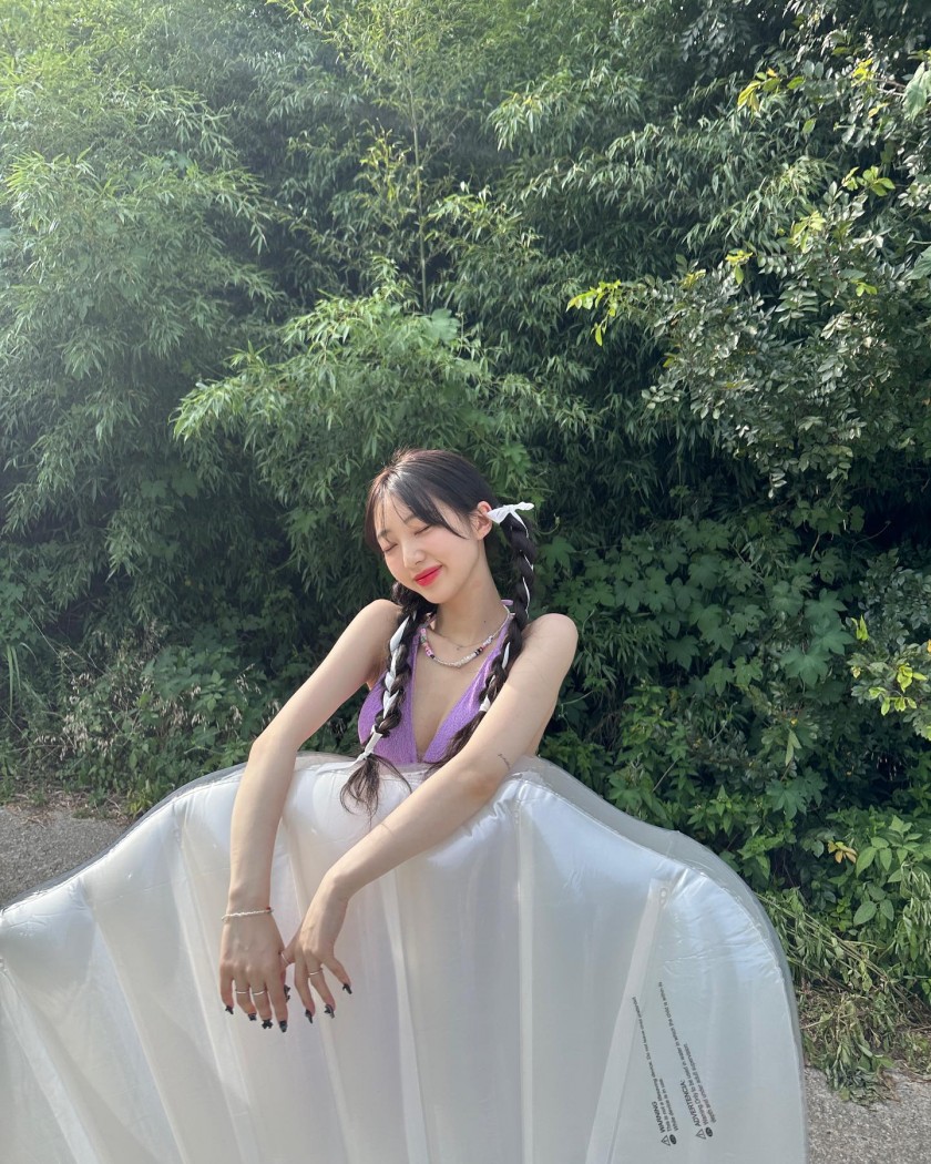 LOONA Yeojin's Instagram_swimsuit