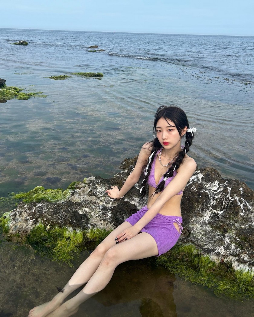 LOONA Yeojin's Instagram_swimsuit