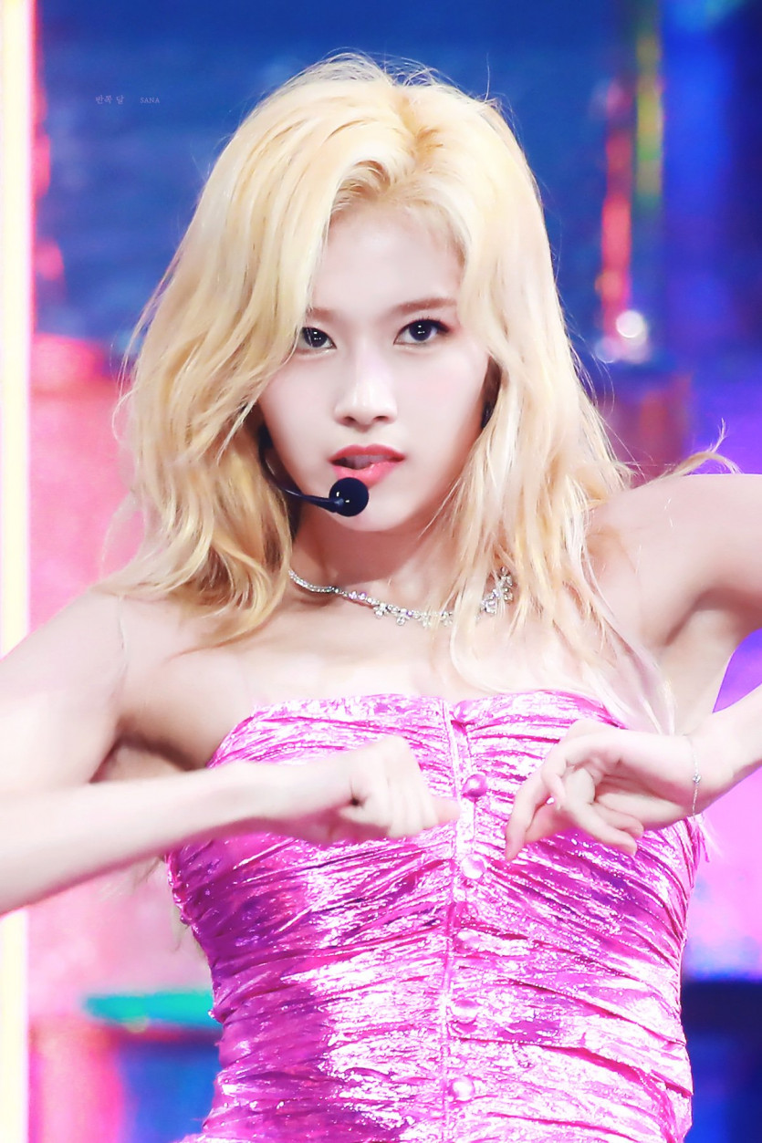 TWICE SANA