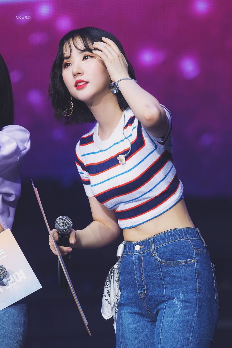 Eunha's jeans fit