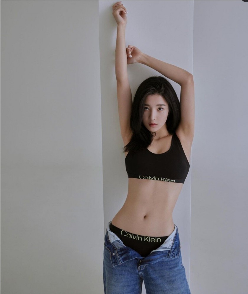 Kwon Eunbi's CK underwear pictorial