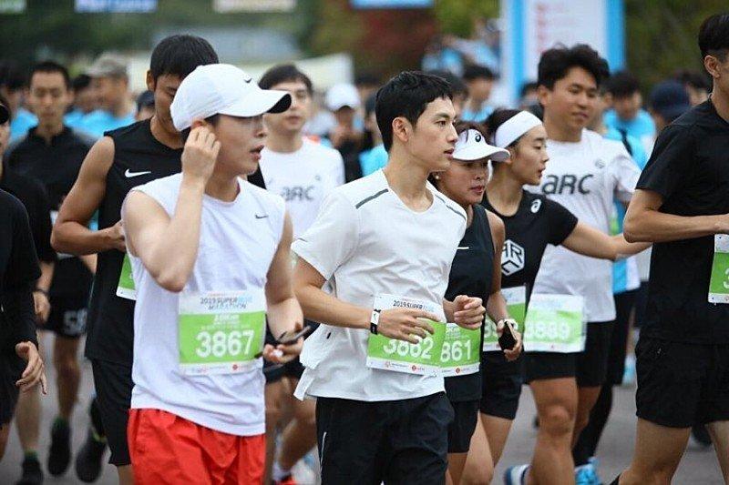 Real life review JPG left by ordinary people who participated in marathon with Im Si-wan Shaking