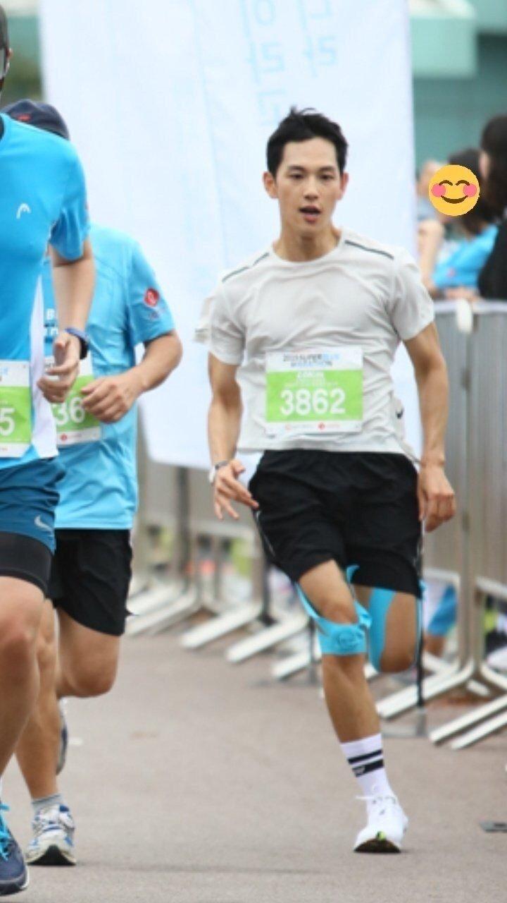 Real life review JPG left by ordinary people who participated in marathon with Im Si-wan Shaking