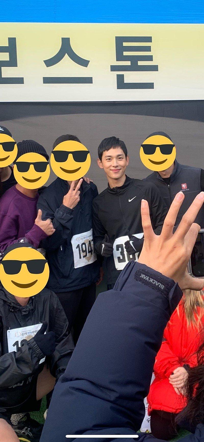 Real life review JPG left by ordinary people who participated in marathon with Im Si-wan Shaking