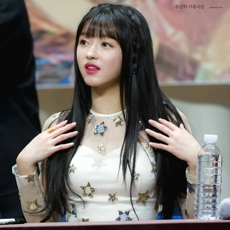 OH MY GIRL's YooA is exceptionally beautiful