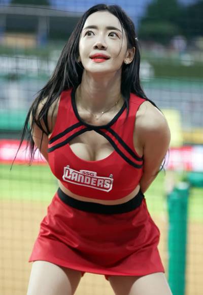 Red sleeveless heavy chest ear cheerleader