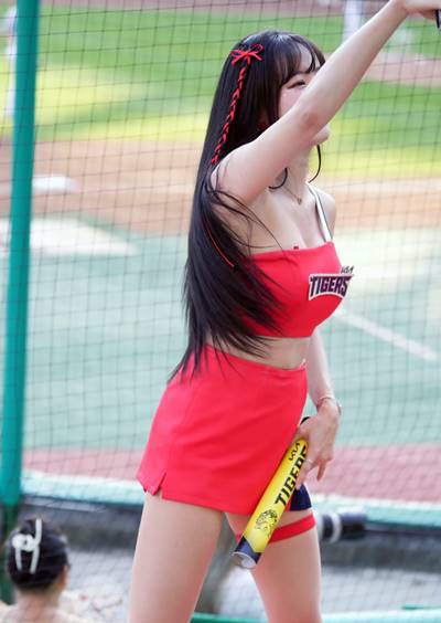 Kim Hanna Cheerleader One Off-Solder Cropped Top Chest Bone