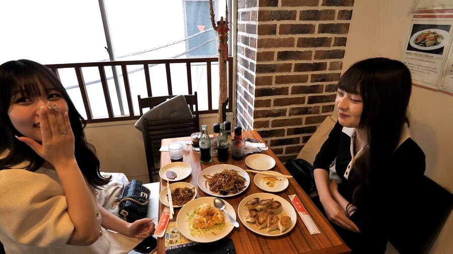 a Chinese restaurant where young Japanese women line up