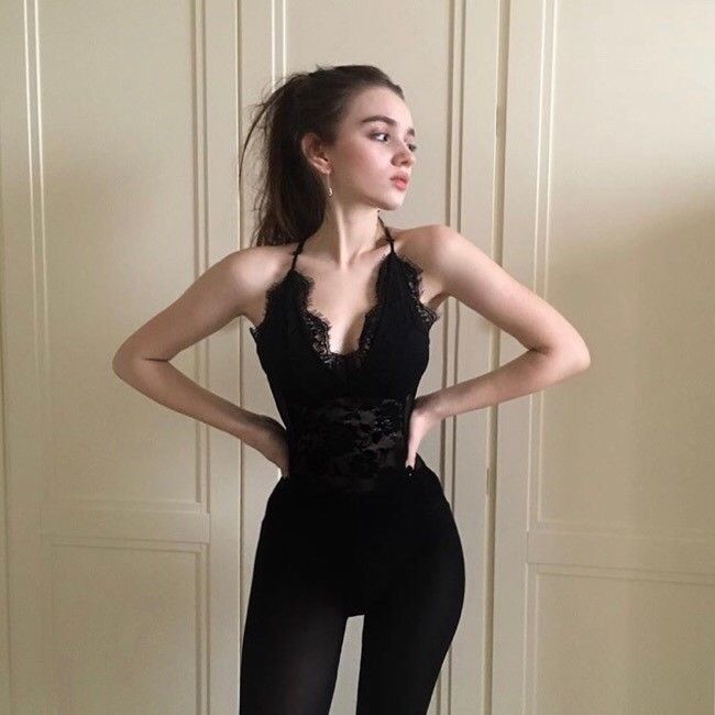 Russian model of ant waist born in 2003