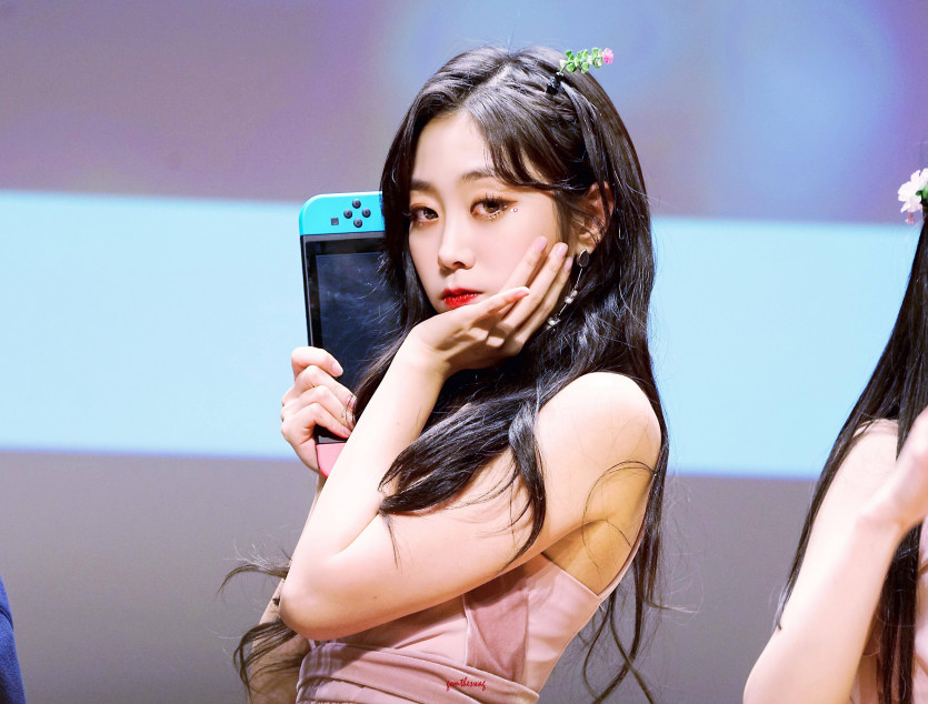 Seo Jisoo with big eyes of Lovelyz