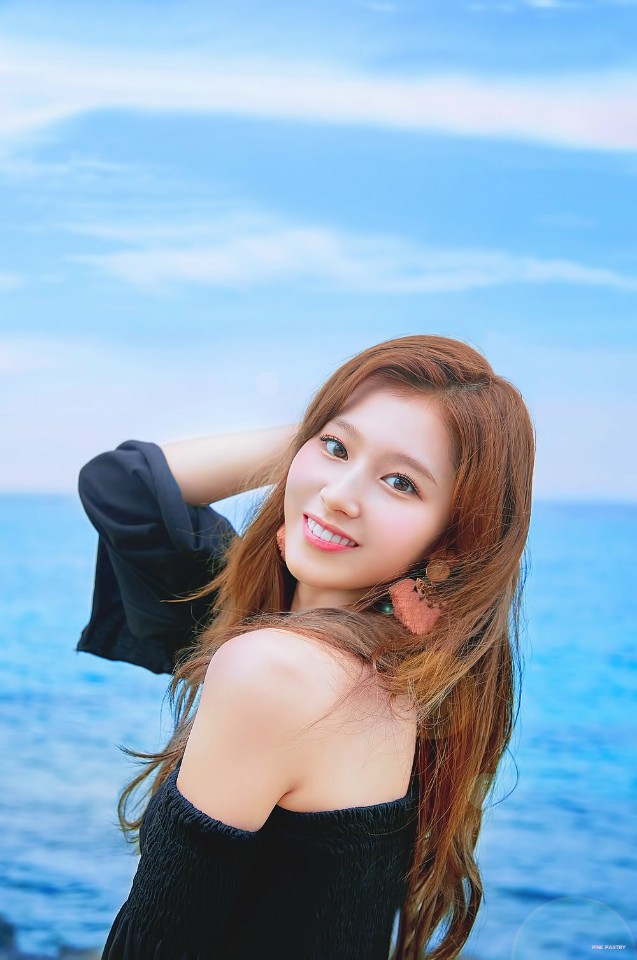 TWICE SANA