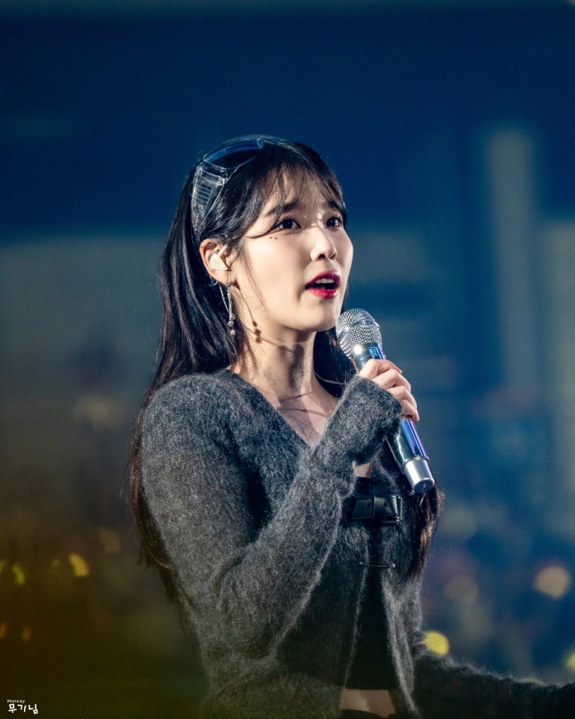 (SOUND)IU! IU fan concert GIF! 1 picture