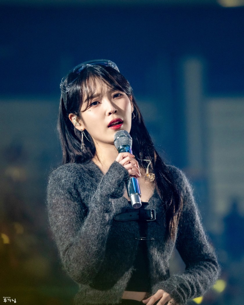 (SOUND)IU! IU fan concert GIF! 1 picture