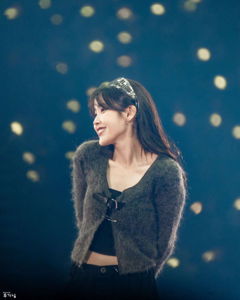 (SOUND)IU! IU fan concert GIF! 1 picture