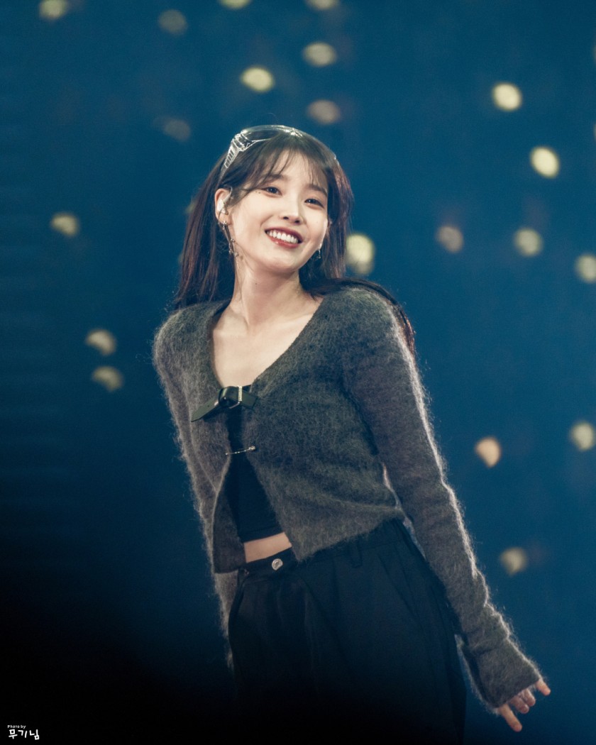 (SOUND)IU! IU fan concert GIF! 1 picture