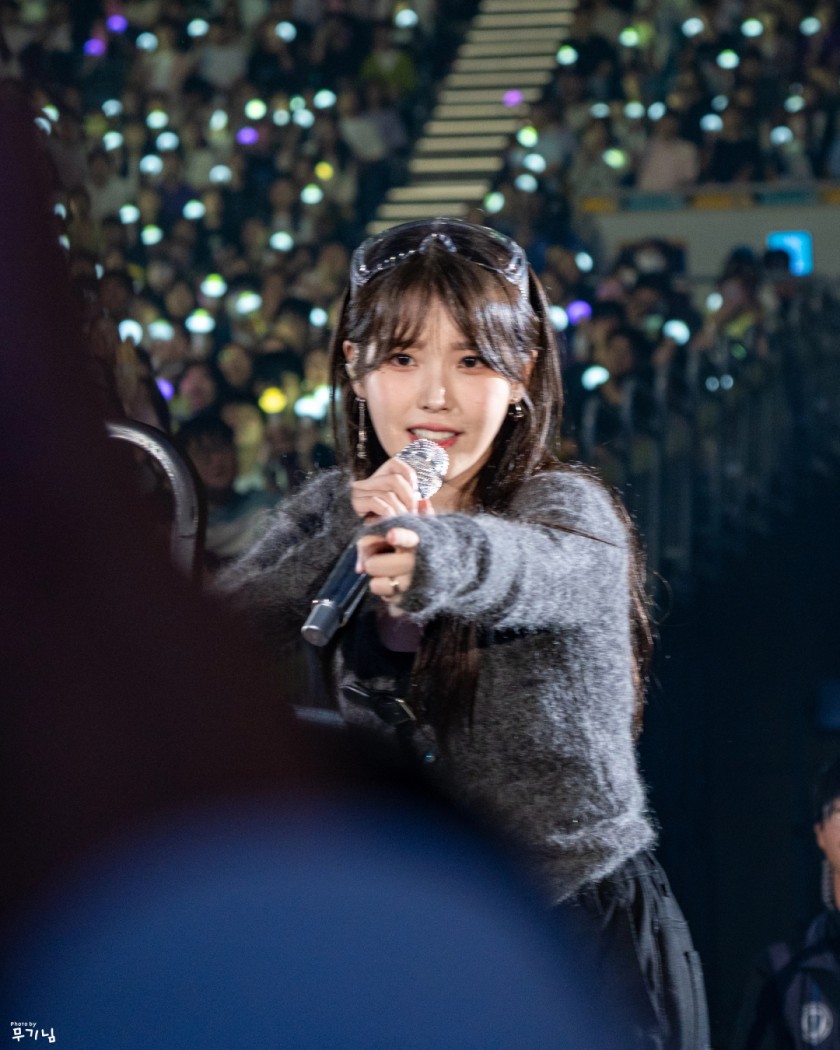 (SOUND)IU! IU fan concert GIF! 1 picture