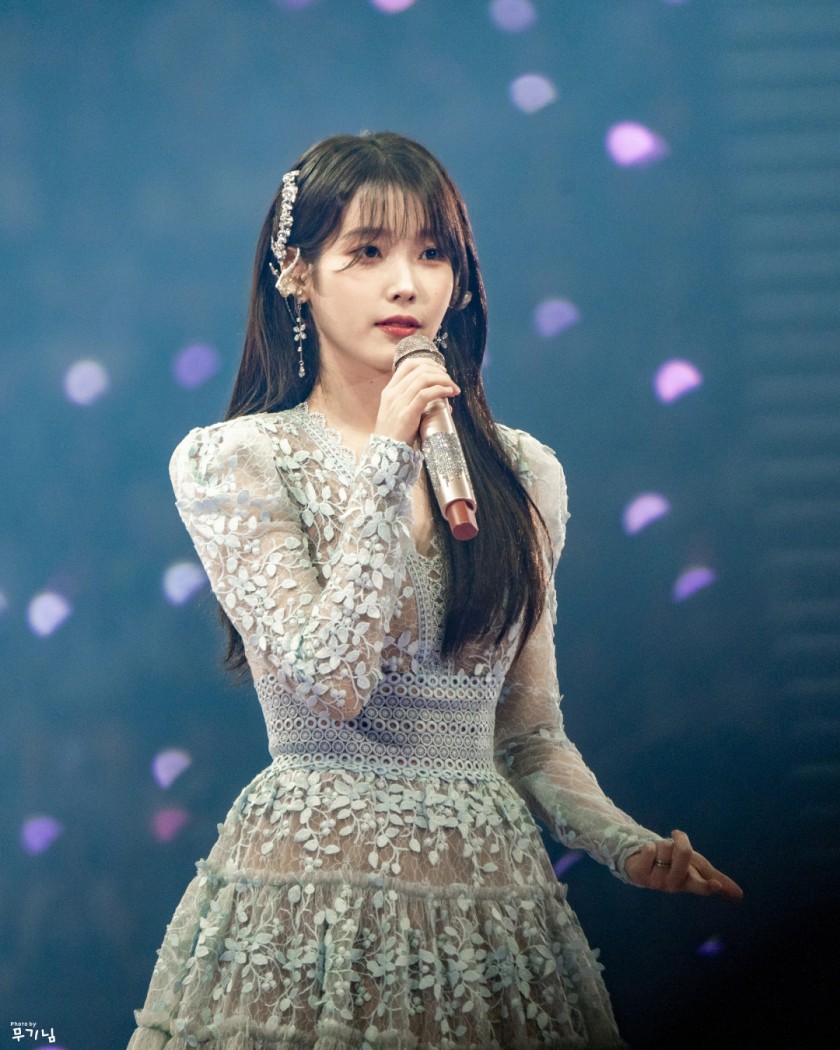 (SOUND)IU! IU fan concert GIF! 1 picture