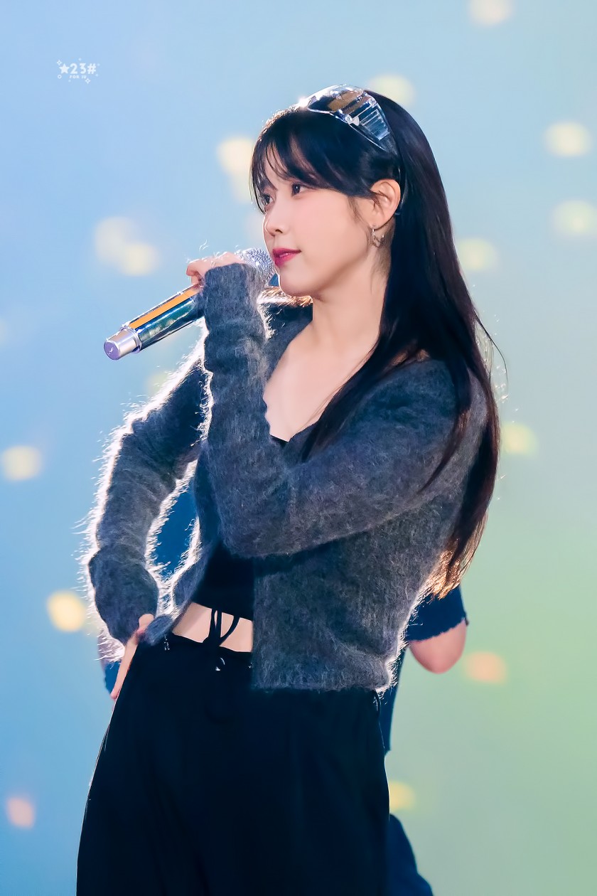 (SOUND)IU! IU fan concert GIF! 1 picture