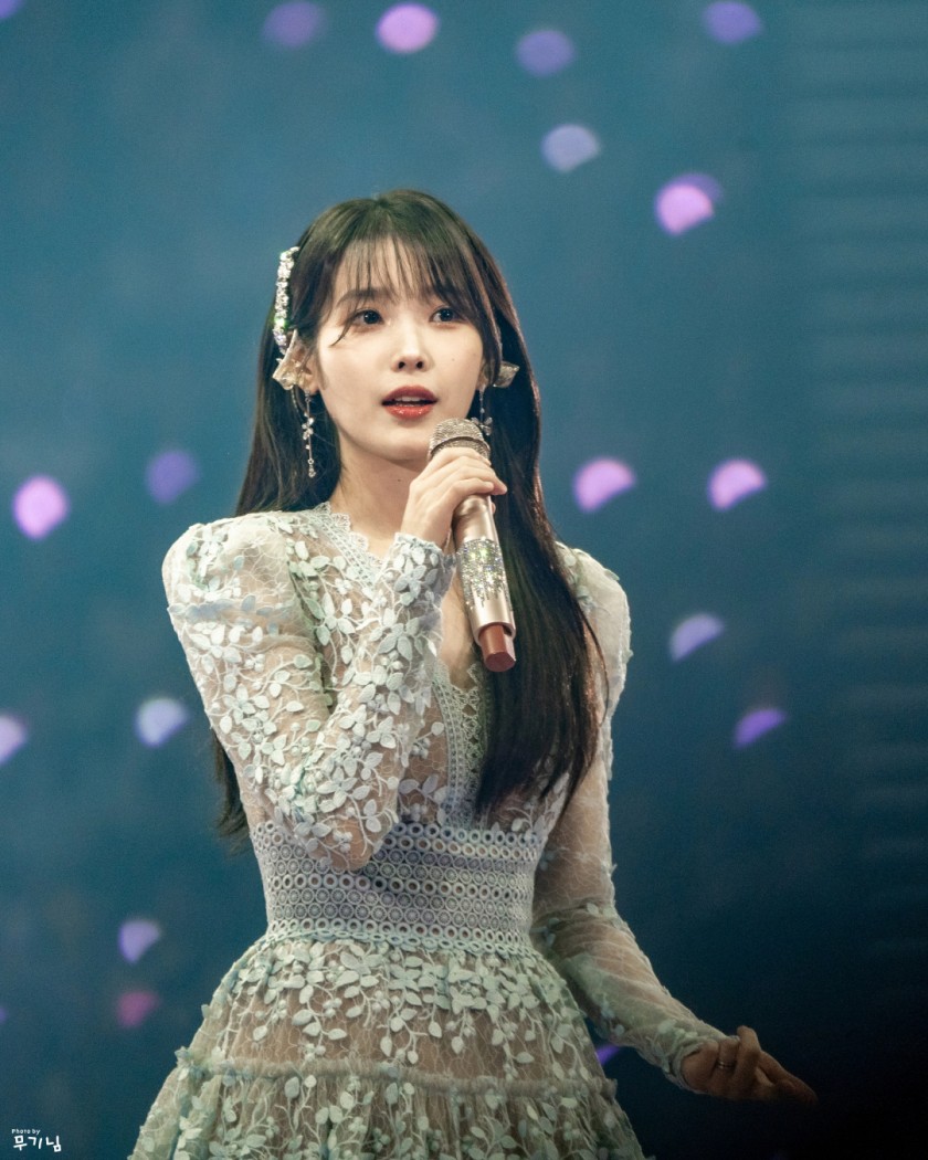 (SOUND)IU! IU fan concert GIF! 1 picture