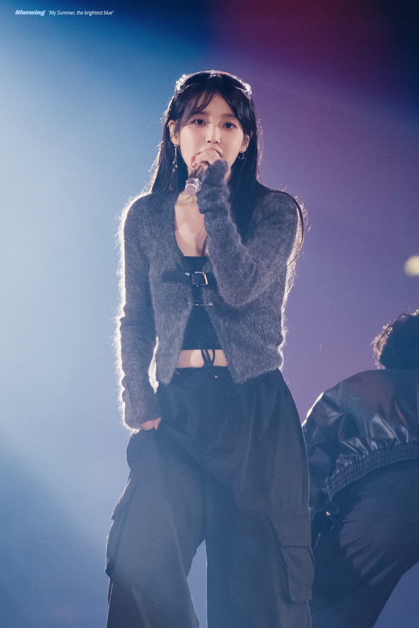 (SOUND)IU! IU fan concert GIF! 1 picture